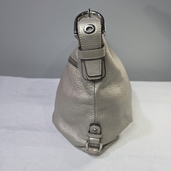 Coach F15064 Metallic Silver Peppled Leather Shoulder Bag w/ Adjustable Strap. - Picture 4 of 16